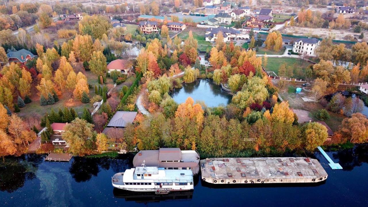 On The River Vishenki  Buitenkant foto